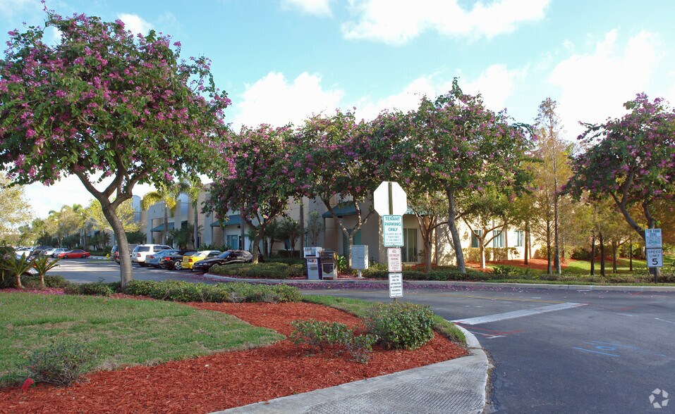 15951 SW 41st St, Davie, FL à louer - Photo principale – Image 1 sur 11