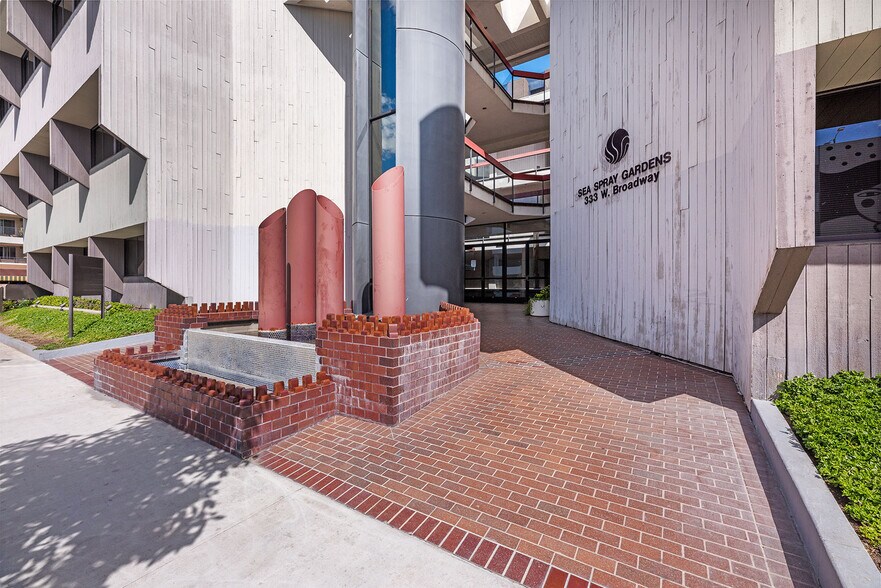333 W Broadway, Long Beach, CA à vendre - Photo de l’immeuble – Image 3 sur 18