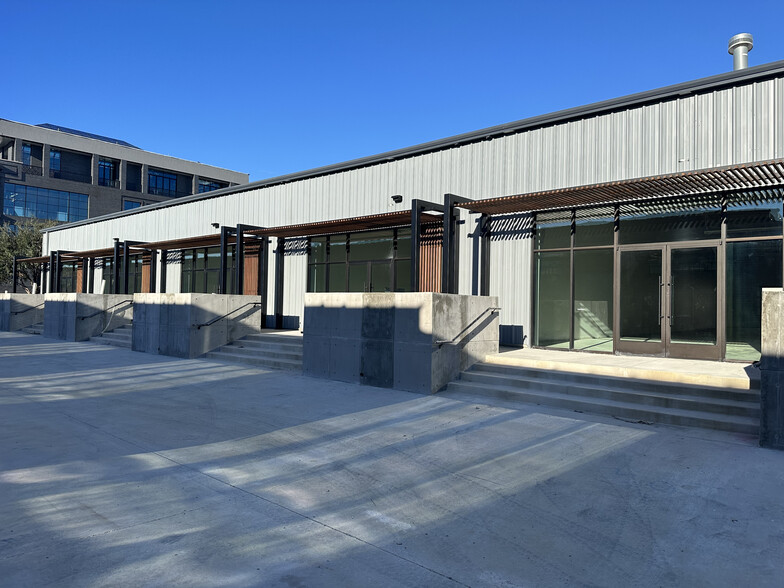 126 Glass St, Dallas, TX à louer - Photo de l’immeuble – Image 1 sur 6