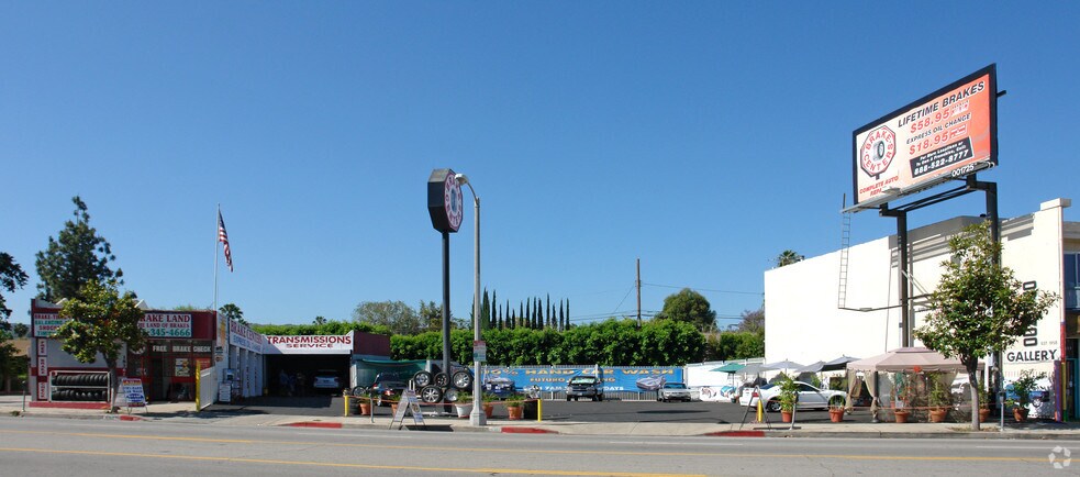 18372 Ventura Blvd, Tarzana, CA à louer - Photo de l’immeuble – Image 2 sur 2