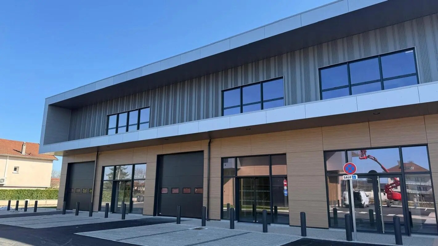 Local d’activités dans Saint-Denis-lès-Bourg à louer Photo de l’immeuble– Image 1 sur 4