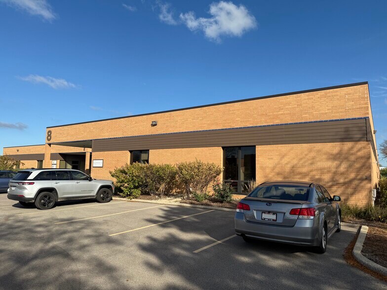 425 Huehl Rd, Northbrook, IL à vendre - Photo de l’immeuble – Image 2 sur 12