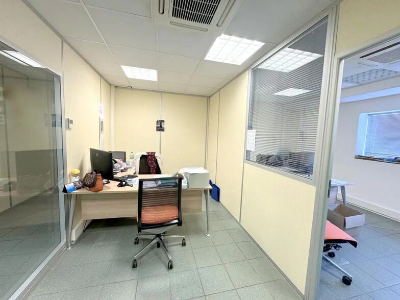 Local d'activités dans Houilles à vendre - Photo intérieure – Image 3 sur 8