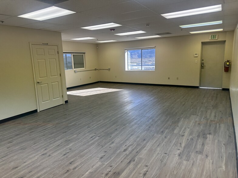 27 Bruce Way, Mound House, NV à louer - Photo de l’immeuble – Image 2 sur 8