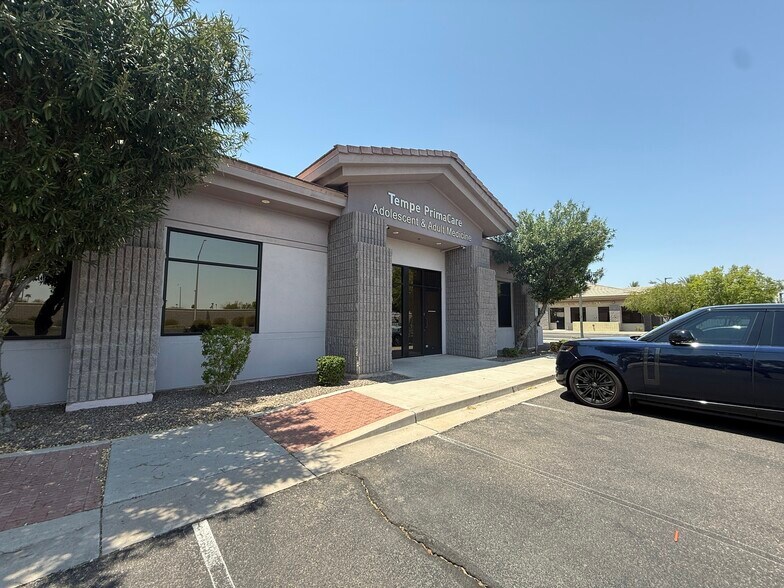 2163 E Baseline Rd, Tempe, AZ à vendre - Photo de l’immeuble – Image 2 sur 7