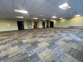 99 Conifer Hill Dr, Danvers, MA à louer Photo intérieure– Image 2 sur 8