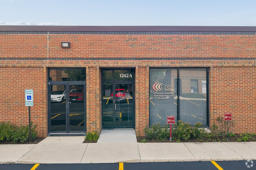 1200-1258 Remington Rd, Schaumburg, IL à louer - Photo de l’immeuble – Image 3 sur 31