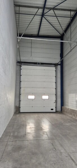 Local d’activités dans Dagneux à louer - Photo de l’immeuble – Image 2 sur 9