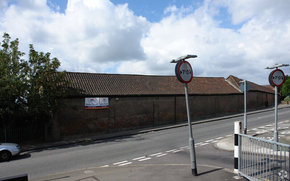 Bourne Rd, Crayford à louer - Photo de l’immeuble – Image 2 sur 4