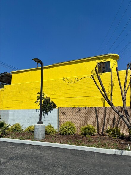 10111 Long Beach Blvd, Lynwood, CA à louer - Photo de l’immeuble – Image 3 sur 5
