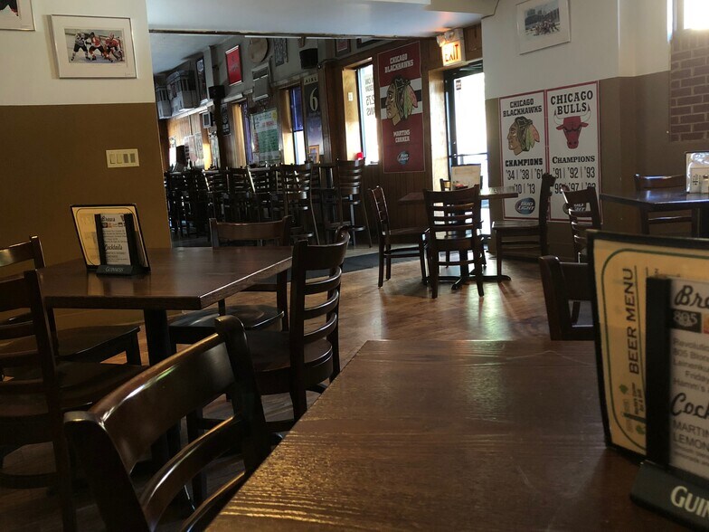 2058 W 22nd Pl, Chicago, IL à vendre - Photo intérieure – Image 3 sur 11