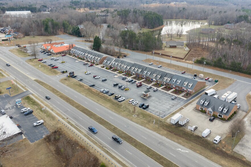 1405-1437 Freeway Dr, Reidsville, NC à louer - Photo de l’immeuble – Image 3 sur 14