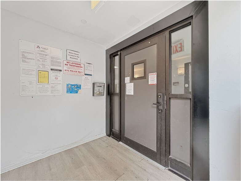 3961 Carpenter, Bronx, NY à vendre - Photo de l’immeuble – Image 2 sur 9
