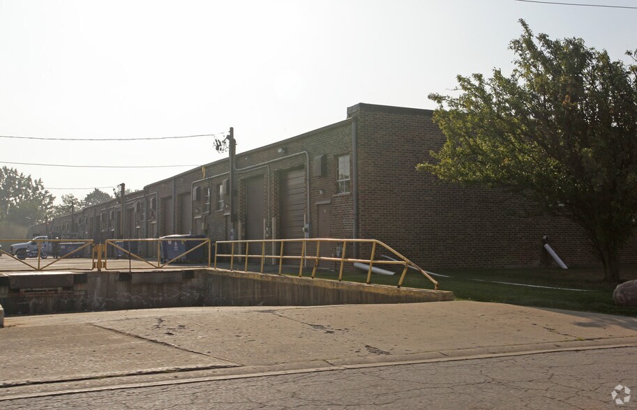 1001 W Republic Dr, Addison, IL à louer - Photo de l’immeuble – Image 3 sur 8