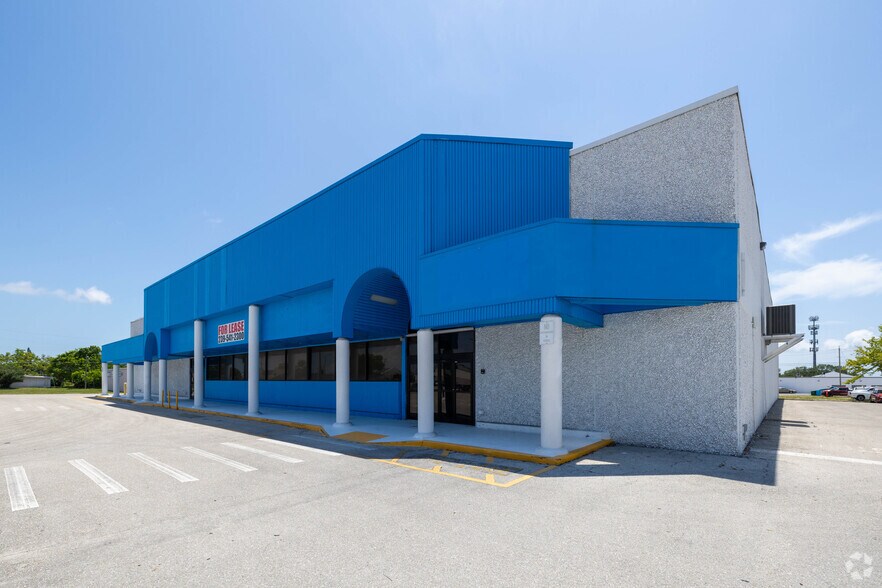 4820 Leonard St, Cape Coral, FL à louer - Photo principale – Image 1 sur 14