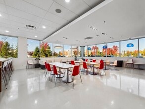 100 Via Renzo Dr, Richmond Hill, ON à louer Photo intérieure– Image 2 sur 8