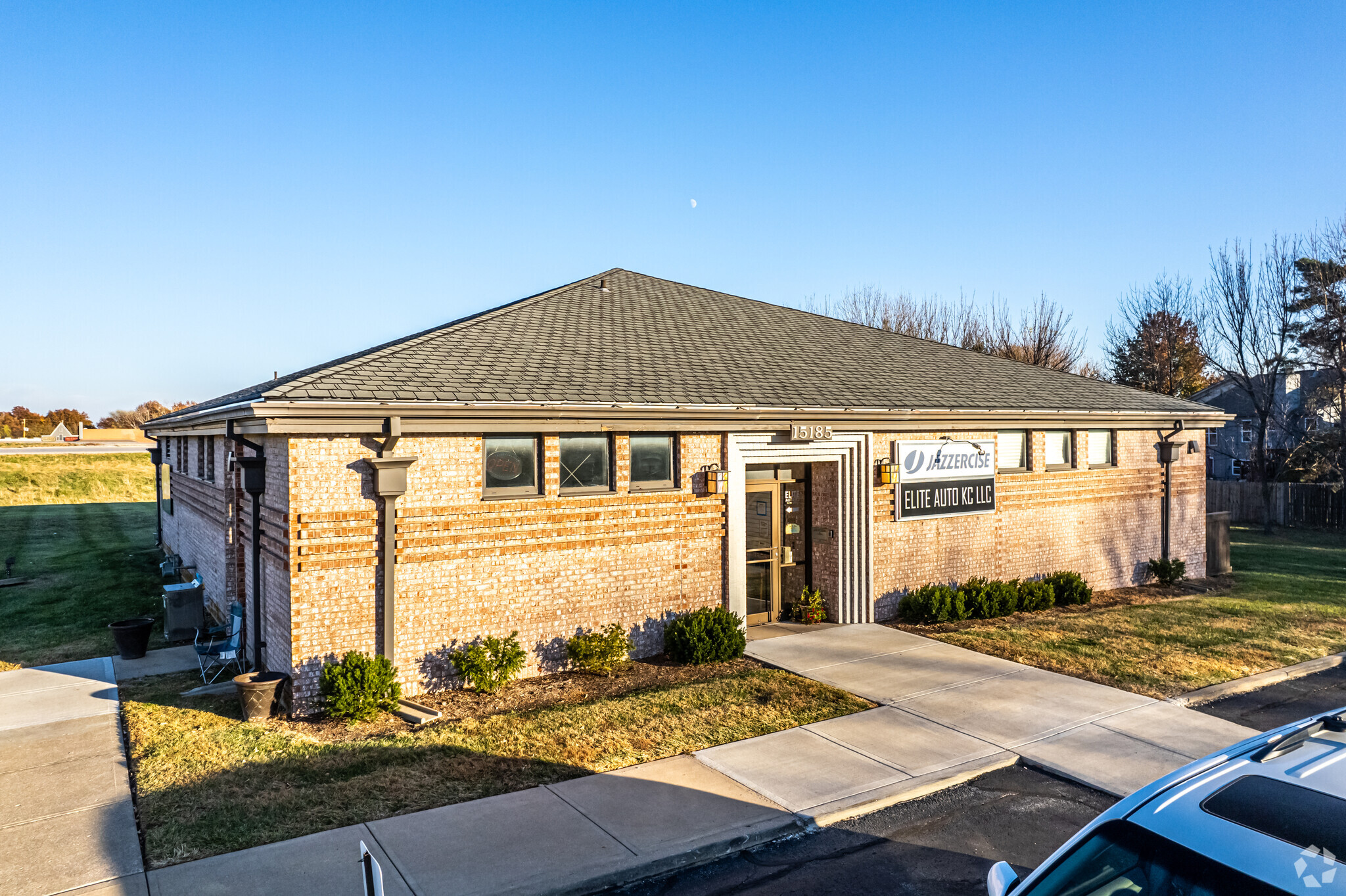 15185 Lowell Ave, Overland Park, KS à louer Photo de l’immeuble– Image 1 sur 8