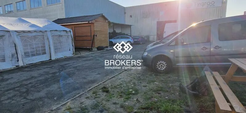 Local d'activités dans Saint-Ouen-l'Aumône à vendre - Photo de l’immeuble – Image 2 sur 5