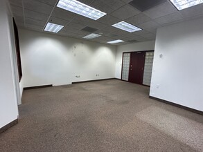 2 N Tamiami Trl, Sarasota, FL à louer Photo intérieure– Image 1 sur 5