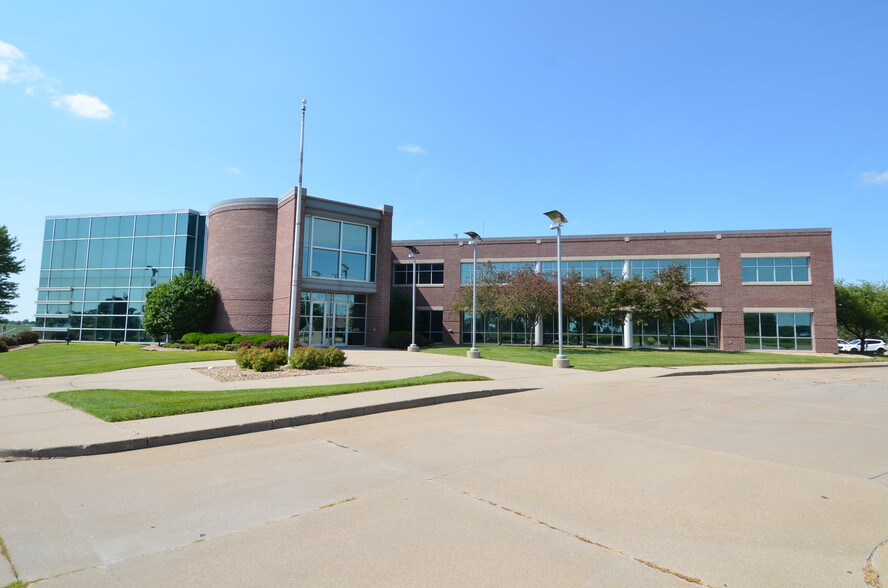 8710 Earhart Ln Sw, Cedar Rapids, IA à louer - Photo de l’immeuble – Image 3 sur 3