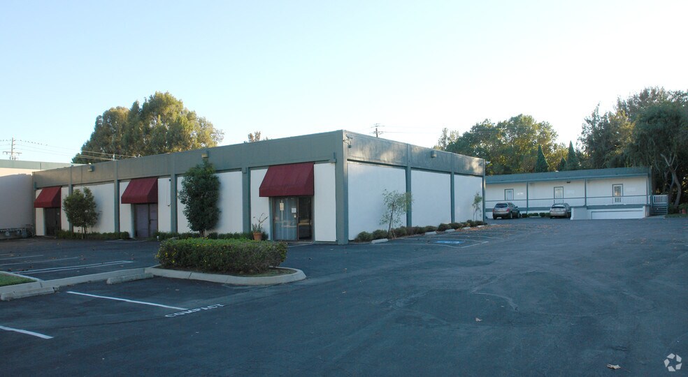 415 Clyde Ave, Mountain View, CA à louer - Photo de l’immeuble – Image 2 sur 3