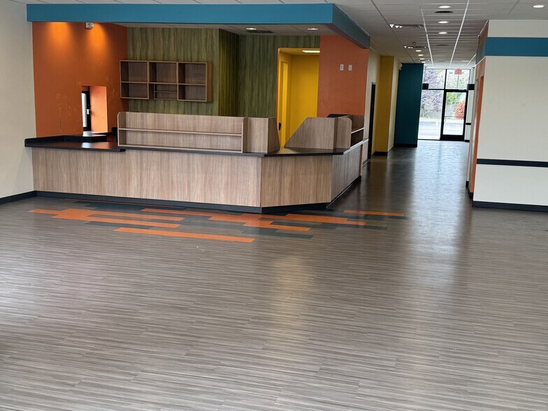 24408-24420 Van Dyke Ave, Center Line, MI à louer - Photo intérieure – Image 3 sur 12