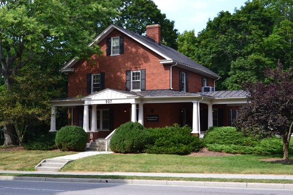 907 S Main St, Blacksburg, VA à louer - Photo de l’immeuble – Image 2 sur 6