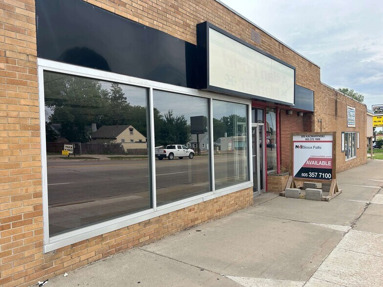 1509-1521 E 10th St, Sioux Falls, SD à louer - Photo de l’immeuble – Image 2 sur 5