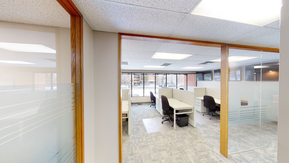 9805 Horton Rd SW, Calgary, AB à louer - Photo intérieure – Image 3 sur 11