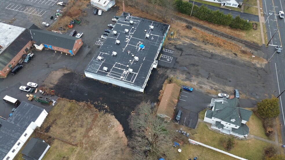76 Broad St, Plainville, CT à louer - Photo de l’immeuble – Image 2 sur 10