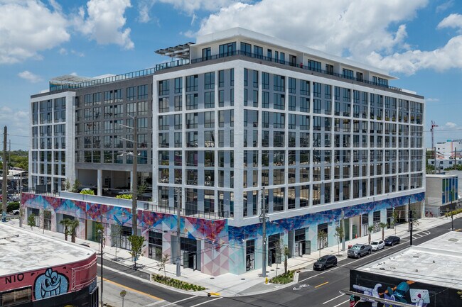 Plus de détails pour 2200 NW 1st Ave, Miami, FL - Local commercial à louer