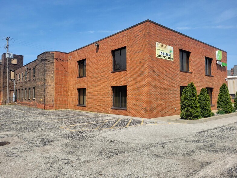 4205 St Clair Ave, Cleveland, OH à vendre - Photo de l’immeuble – Image 2 sur 4