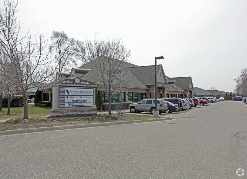 13400-13486 Canal Rd, Sterling Heights, MI à louer - Photo de l’immeuble – Image 2 sur 9