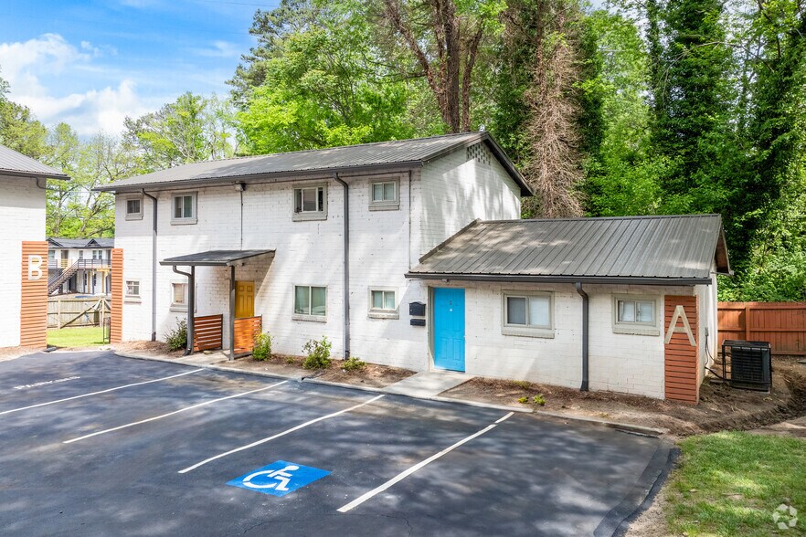 340-352 Dixie Hills Cir, Atlanta, GA à vendre - Photo de l’immeuble – Image 1 sur 36