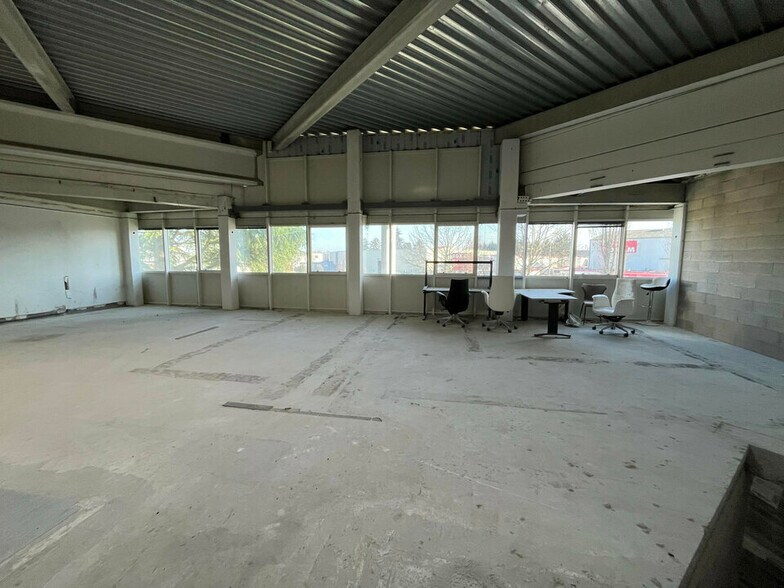 Local d'activités dans Fontenay-Trésigny à vendre - Photo intérieure – Image 1 sur 2