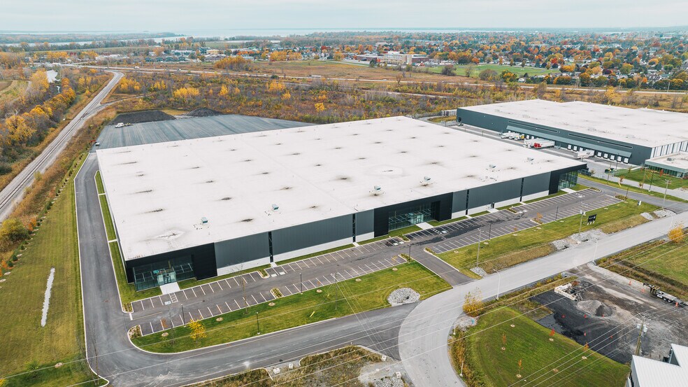 2000 Crois Joseph-Armand-Bombardier, Salaberry-de-valleyfield, QC à louer - Photo de l’immeuble – Image 1 sur 7
