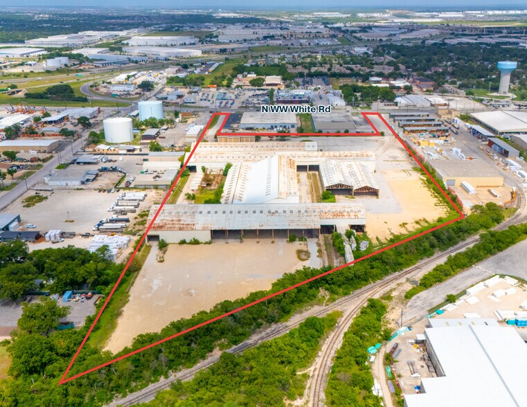 647 N WW White Rd, San Antonio, TX à louer - Photo de l’immeuble – Image 3 sur 3