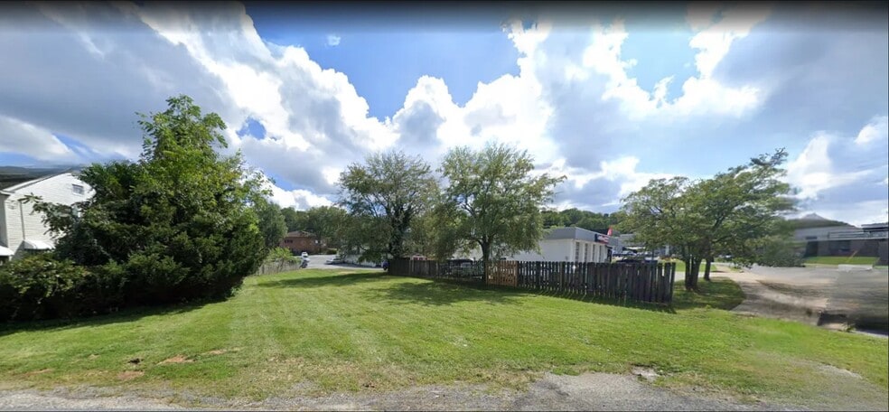 1 Montrose Ave, Garrison, MD à louer - Photo principale – Image 1 sur 1