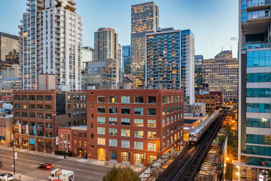 225 W Ohio St, Chicago, IL à louer - Photo de l’immeuble – Image 2 sur 18