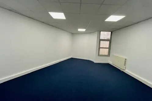 Bureau dans Saint-Ouen-sur-Seine à louer - Photo de l’immeuble – Image 3 sur 9