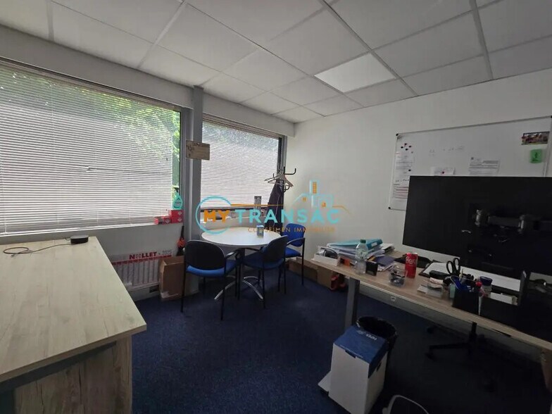 Industriel/Logistique dans Saint-Thibault-des-Vignes à vendre - Photo de l’immeuble – Image 3 sur 7