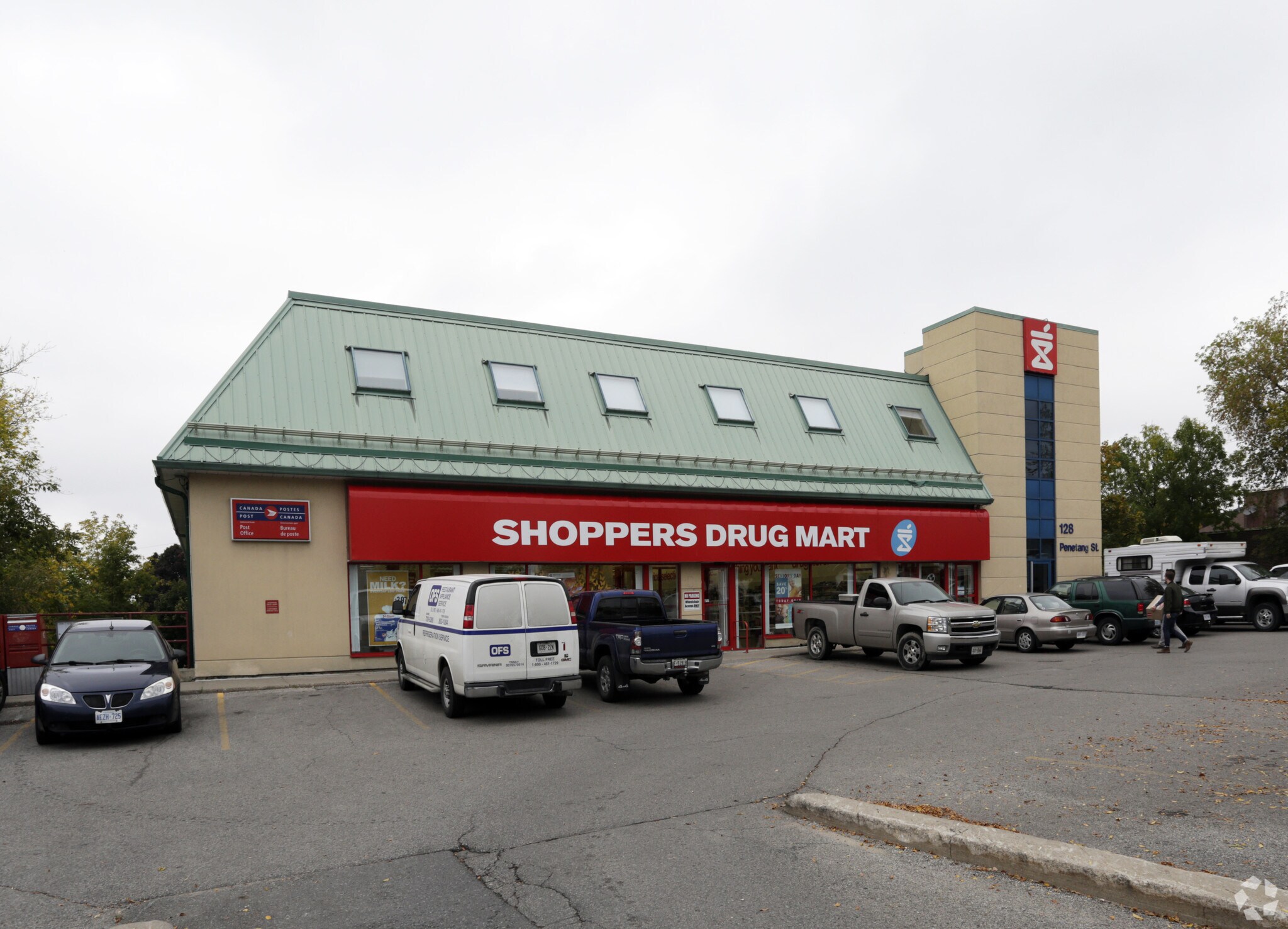 128 Penetang St, Barrie, ON à louer Photo principale– Image 1 sur 6