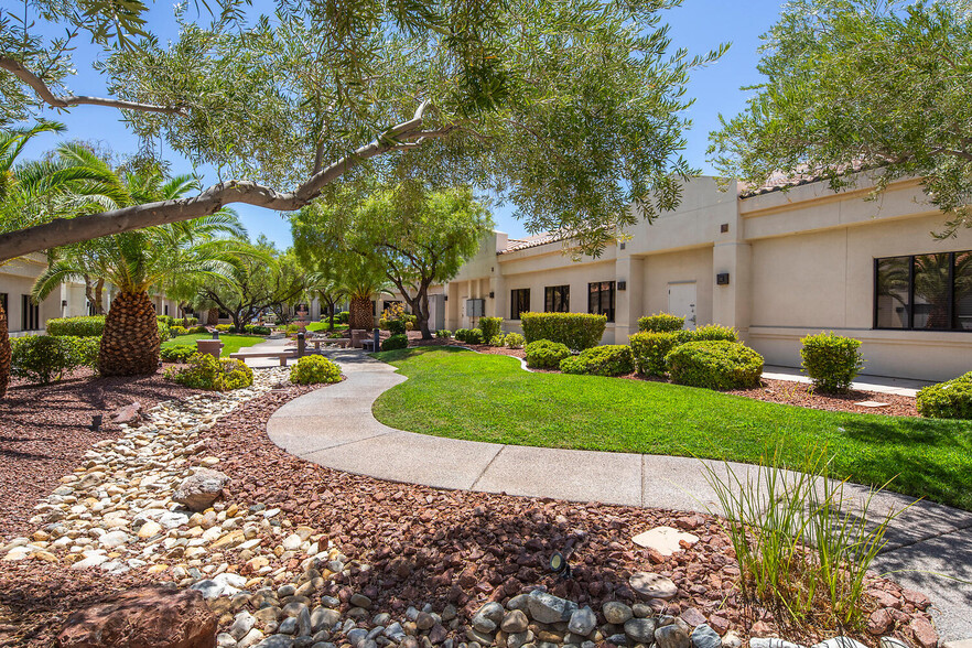 7860 W Sahara Ave, Las Vegas, NV à vendre - Photo de l’immeuble – Image 2 sur 71