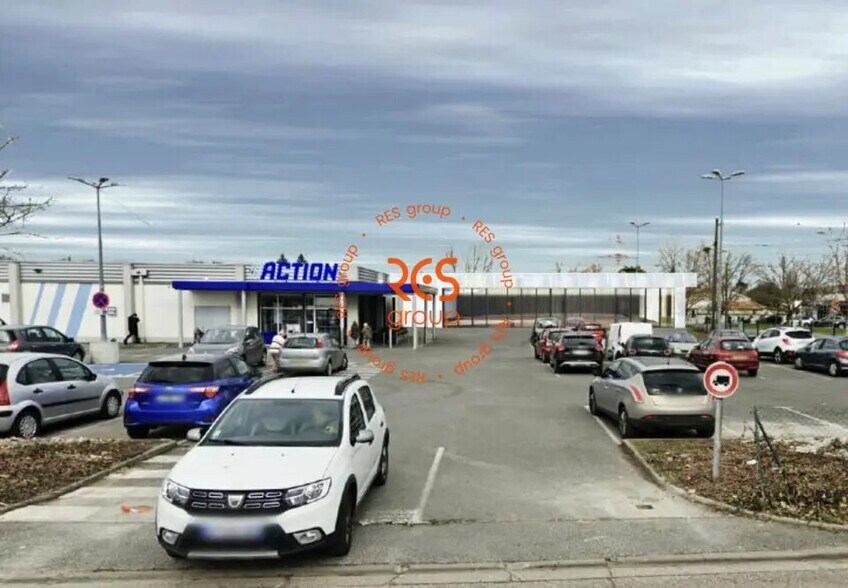 Local d’activités dans Le Haillan à louer - Photo de l’immeuble – Image 1 sur 6