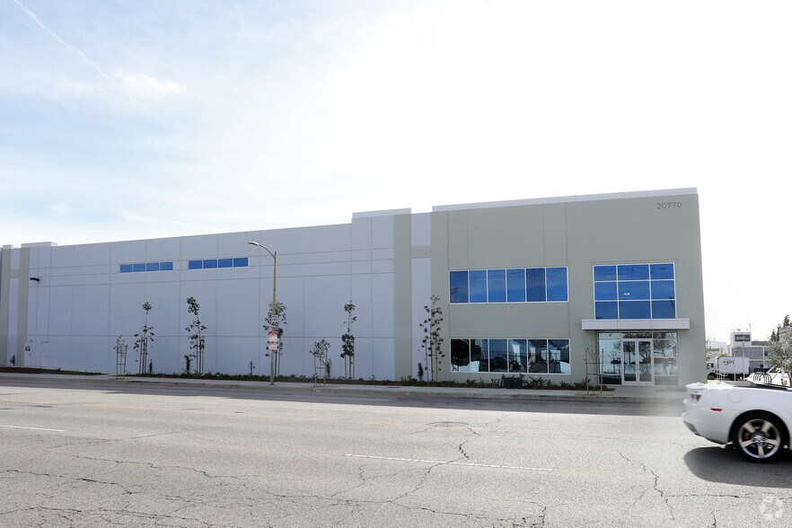 20770 Nordhoff St, Chatsworth, CA à louer - Photo de l’immeuble – Image 2 sur 10