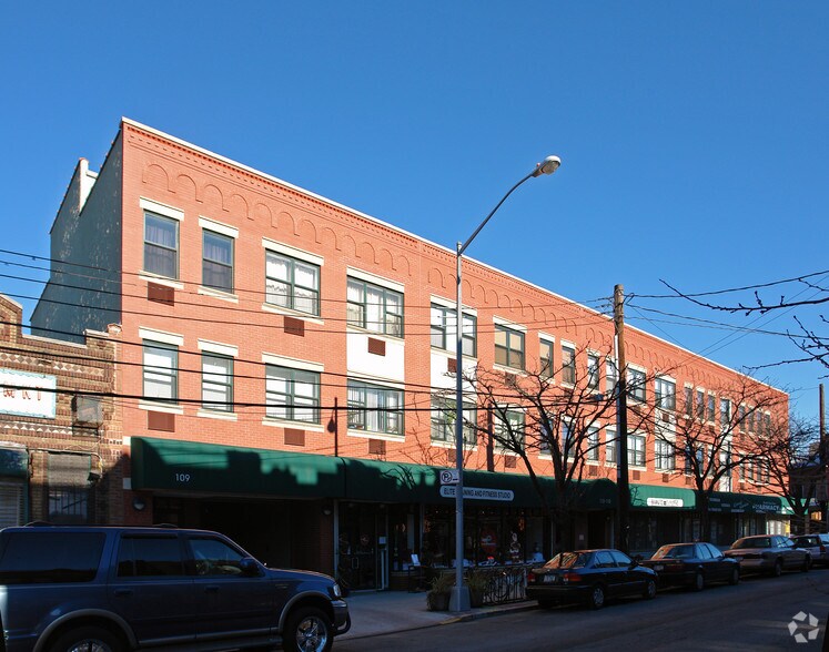 109 Union St, Brooklyn, NY à louer - Photo de l’immeuble – Image 3 sur 8