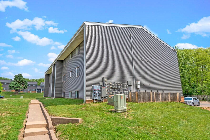 7118 Hillandale Rd, Davenport, IA à vendre - Photo de l’immeuble – Image 3 sur 10