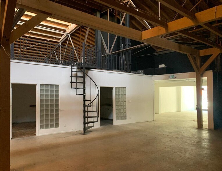 1020 N La Brea Ave, Los Angeles, CA à louer - Photo de l’immeuble – Image 2 sur 2