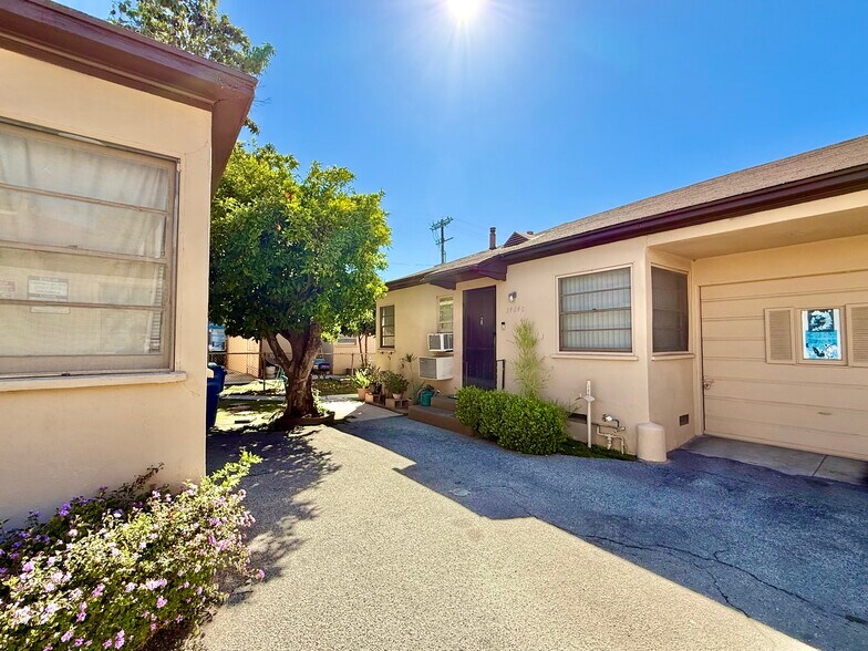 14638 Vanowen St, Valley Glen, CA à vendre - Photo de l’immeuble – Image 3 sur 11