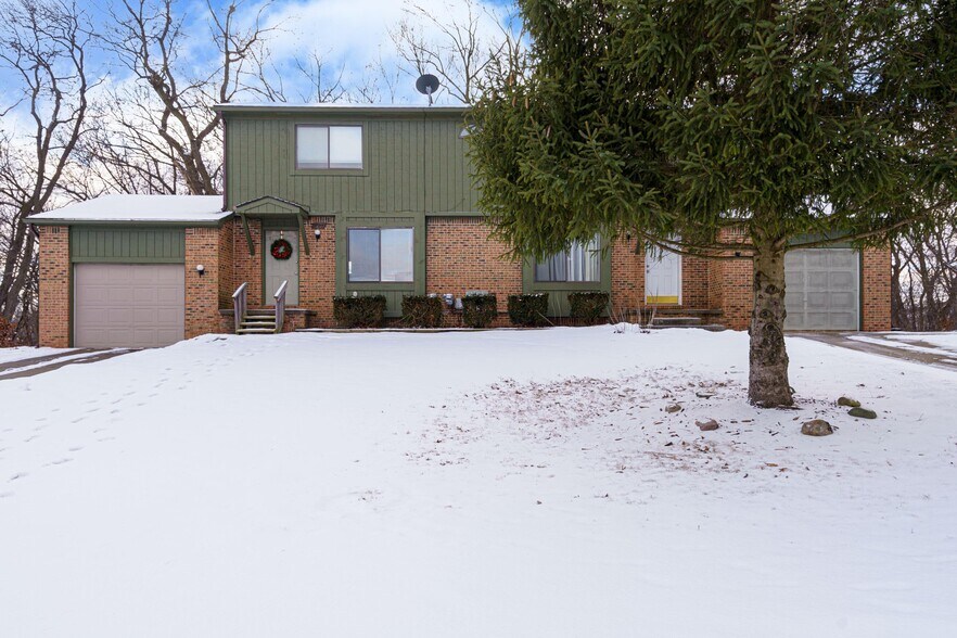 223 Summit Rdg, White Lake, MI à vendre - Photo de l’immeuble – Image 2 sur 30